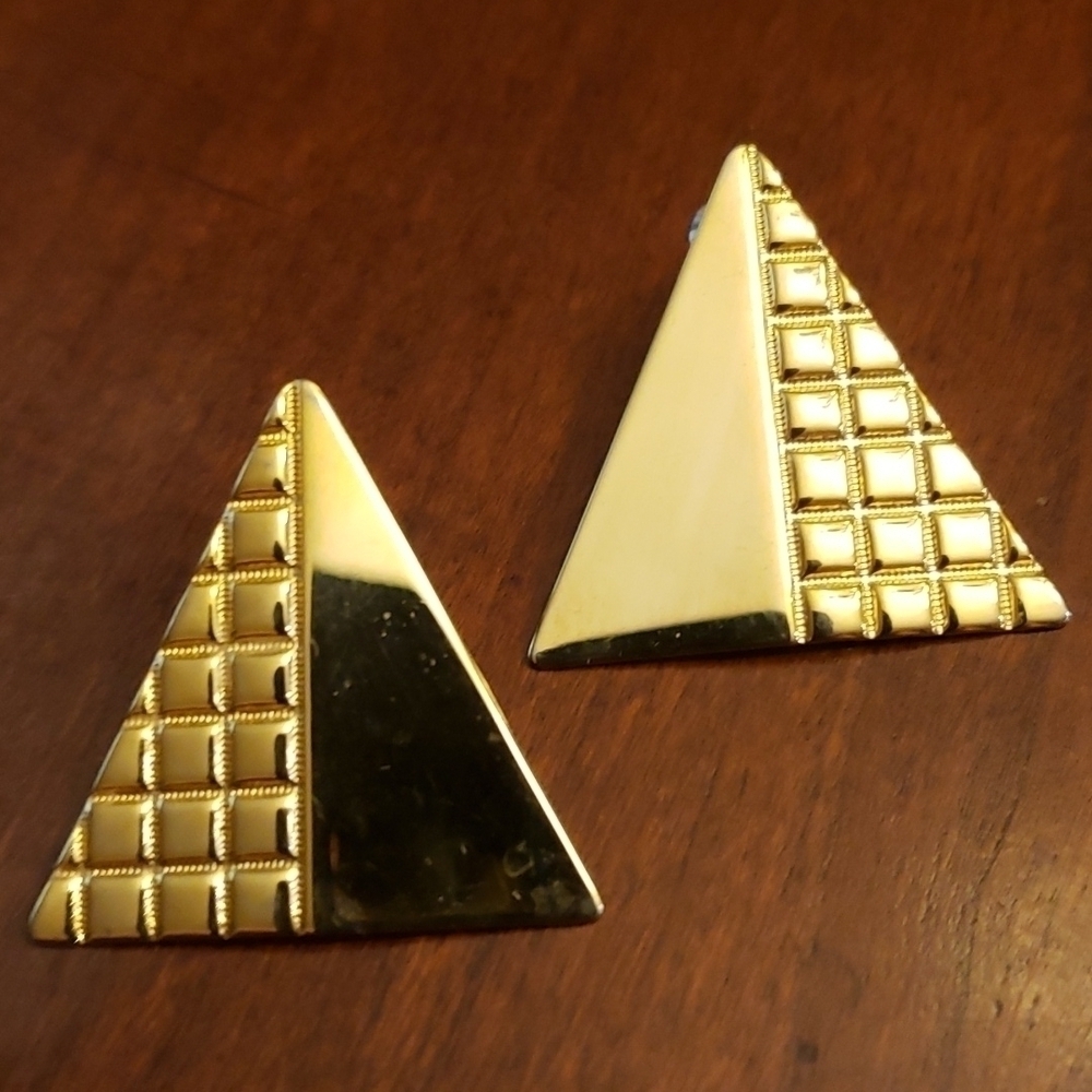 90S Vintage Gold Tone Triangle Post Earrings 1 1/4" EUC